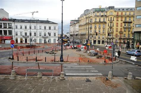 Warszawa Prace Budowlane Na Pl Trzech Krzy Y