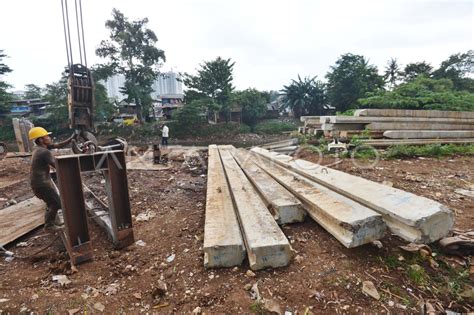 Normaliasasi Sungai Ciliwung Antara Foto