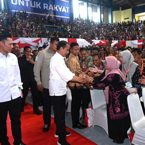 Ahy Menteri Atr Bpn Dampingi Presiden Joko Widodo Serahkan