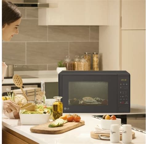 Microondas LG MH 6042 D Negro 700W 20L