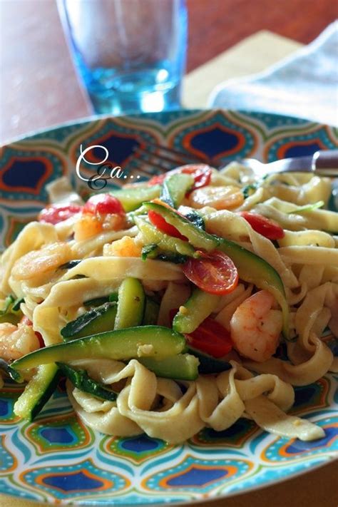 Tagliatelle Fatte In Casa Con Gamberi Pomodorini Zucchine E Rucola