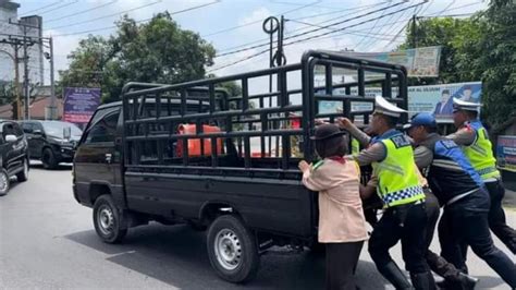 Personil Pramuka Dilibatkan Pada Pos Pelayanan Operasi Ketupat Toba