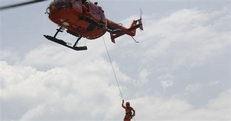 Latihan Heli Rapling Basarnas Bali Mantapkan Kemampuan Rescuer