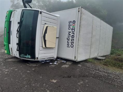 Caminh O Tomba E Deixa Tr S Feridos Em Acidente Na Ers Em