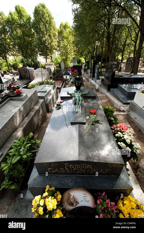 Grave Of Edith Piaf Cemetery Pere Lachaise Paris France Stock Photo Alamy