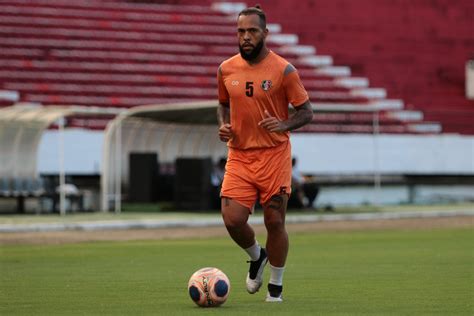 Paulinho Fica Fora Do Treino E Deve Desfalcar Santa Contra O Paysandu