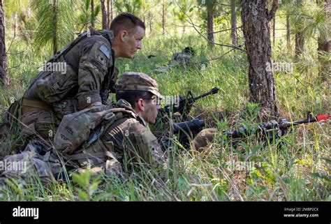 U S Army National Guard Soldiers Spc Collins Gwinn Front And Spc