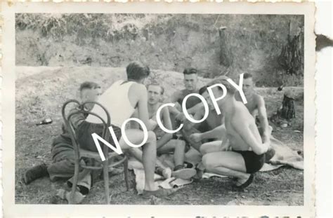FOTO WK2 LEGION Condor Soldaten Sonnen Halbnackt Nude Desnudo Spain B 1
