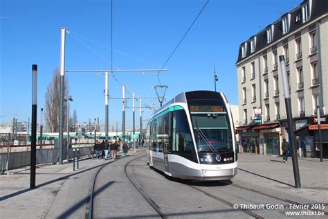 Tram Sur La Ligne T Ratp Saint Denis Photos De Trams Et