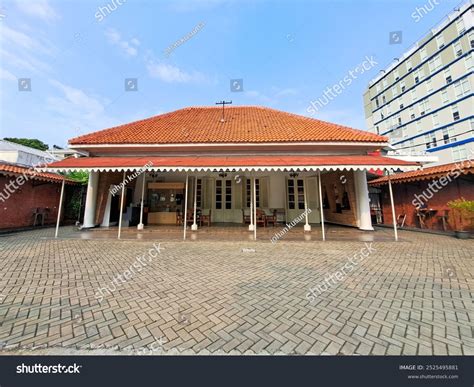 gedung kramat raya royalty  images stock  pictures