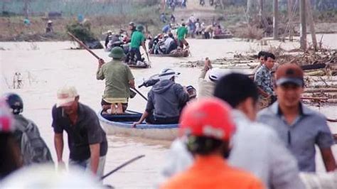 Al Menos 28 Muertos Y 80 000 Desplazados Por Las Inundaciones En Vietnam