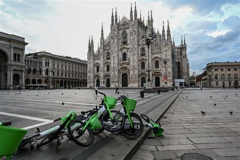 Milano Nella Notte Violento Temporale Con Forte Vento Notizie Ansa It