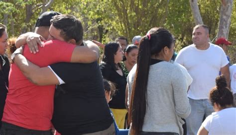 Madre Y Su Hijo De A Os Son Arrollados Por Cami N Cargado Con Cemento