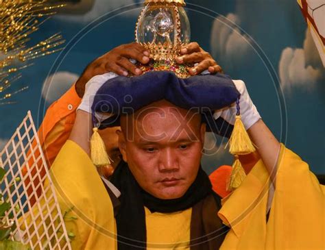 Image Of Buddhist Monks And Devotees Tj Picxy