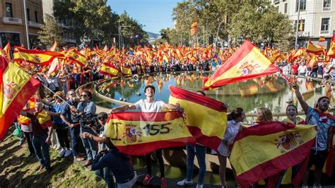 Miles De Personas Se Manifiestan En Barcelona En Defensa De La Unidad