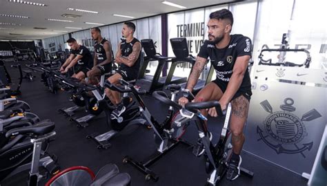 Corinthians Se Reapresenta Para A Temporada Veja As Fotos