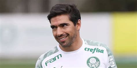 Estevão nem foi embora e Leila crava atacante no Palmeiras