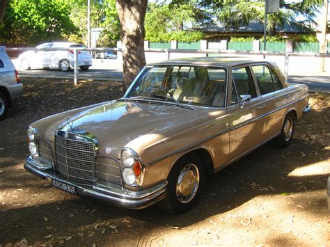 Aussie Old Parked Cars 1972 Mercedes Benz W108 280 Se 35