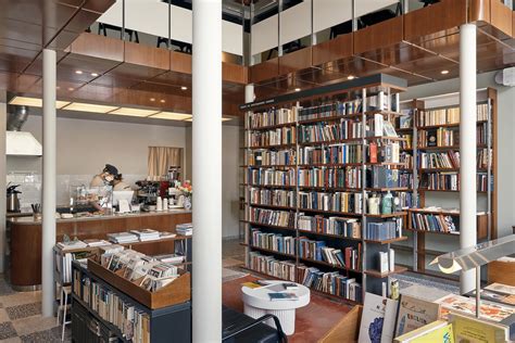 Книжные магазины Санкт-Петербурга: 13 красивых и необычных мест