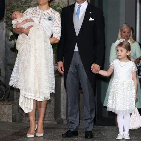 Victoria Y Daniel De Suecia Con Su Hijos Estela Y Oscar En El Bautizo