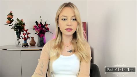 Very Pretty Skinny Busty Long Hair Blonde Milf