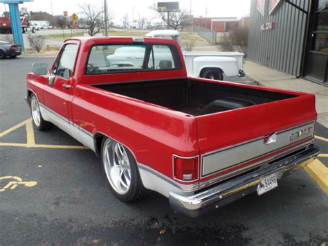 1986 CHEVY C10 LOWERED ON BUDNIKS 20/22 WHEELS