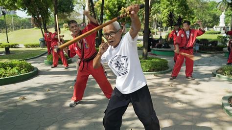 Fighting Sticks Of Arnis By Grandmaster Rodel Dagooc Youtube