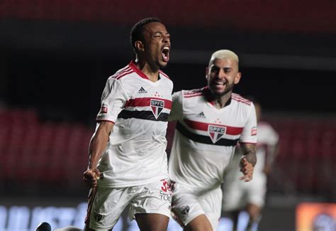 Welington Lateral Esquerdo Do São Paulo Arquibancada Tricolor