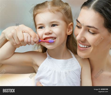 Mother Daughter Brush Image And Photo Free Trial Bigstock