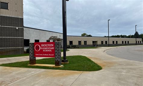 Elementary School - Our Schools - Holton Public Schools