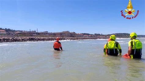 Padre E Figlio Morti Annegati In Mare Chi Sono Le Vittime Della Tragedia