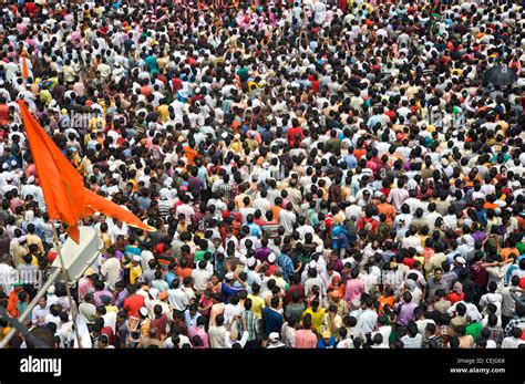 Ganesh Visarjan Crowd Flag Hi Res Stock Photography And Images Alamy