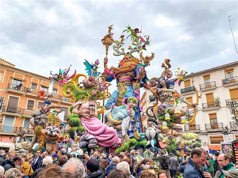 Fallas en Valencia 2024 Una Fiesta de Emoción y Aventura