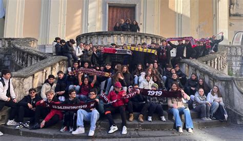 Salernitana Studenti Della Media Pirro A Passeggio Per Le Strade