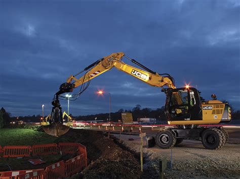 Gro Formatiger Bagger Js W Jcb Deutschland Gmbh Mit Gummireifen