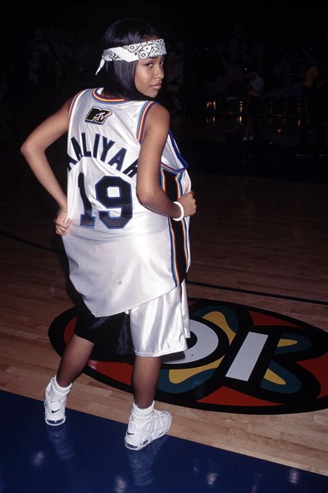 Aaliyah At Mtvs Rock N Jock Benefit 1996 Looks Street Style Looks