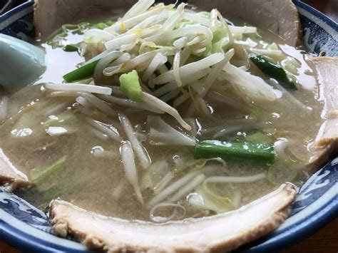 味噌チャーシューメン＆ギョーザ（6個入り）じんべい食堂 廻るラーメンが飛ぶ新潟ラーメン王国