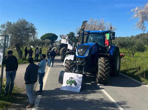 Agricultores Protesto Corta En Na Fronteira De Vila Verde De