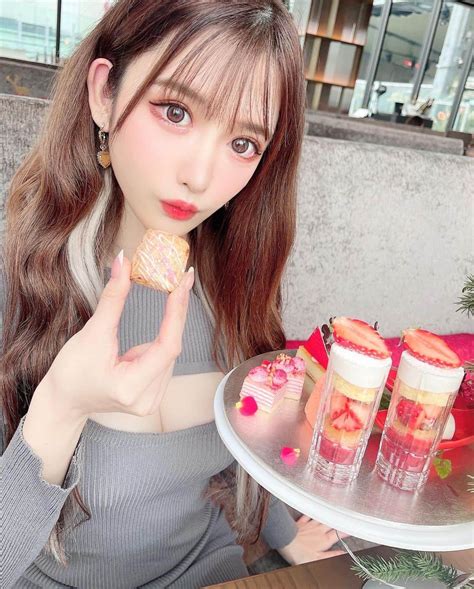 ゆうめろさんのインスタグラム写真 ゆうめろinstagram「やほやほ💓 Celavitokyo のいちごスイーツ美味しかった🍓🎄