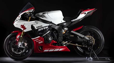 Yamaha celebra los 20 años de la YZF R1 con una réplica de la ganadora