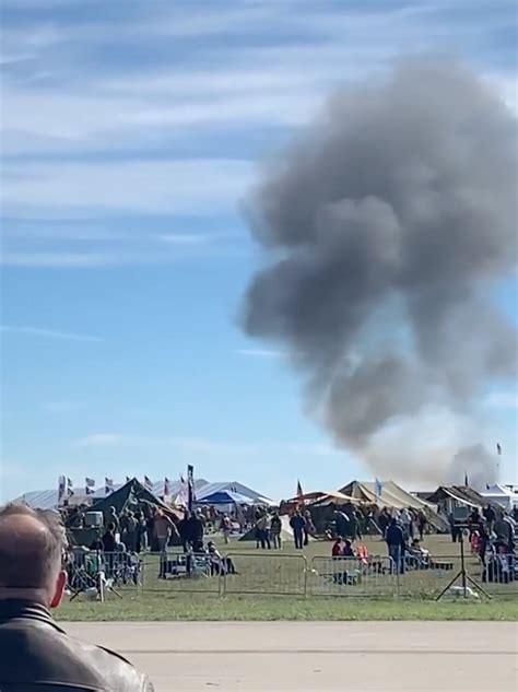 Chocan Dos Aviones Durante Espectáculo Aéreo En Texas Metro Puerto Rico