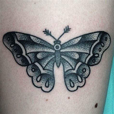 Pin By Sous Les Nuages On Tattoos Traditional Butterfly Tattoo Traditional Tattoo Free