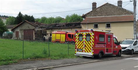 Le Chambon Feugerolles Faits Divers Un Incendie Ravage Trois Garages