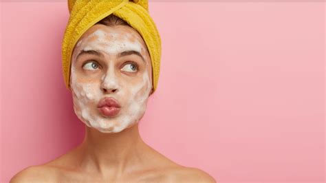 Cómo exfoliar la piel correctamente paso a paso