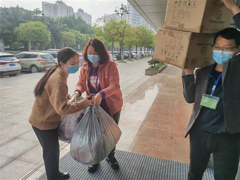 “疫”路同行 情暖万家⑧：“疫”线女性卫生用品告急，巴南妇联携手爱心企业紧急驰援澎湃号·政务澎湃新闻 The Paper