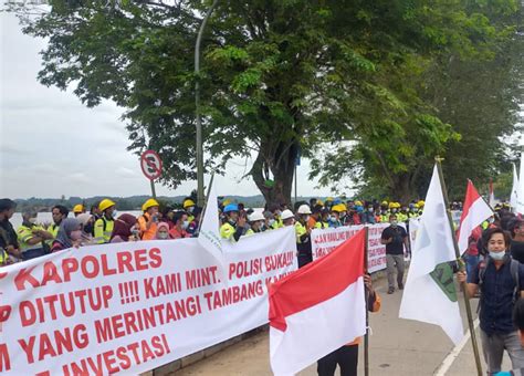 Gelar Aksi Unjuk Rasa Di Depan Kantor Mapolresta Kutai Kartanegara