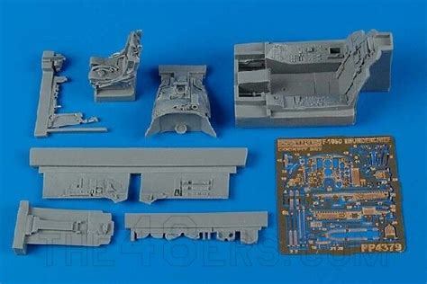 F-105D cockpit set