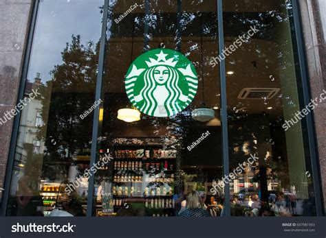 3333 Imágenes De Starbucks Store Front Imágenes Fotos Y Vectores De