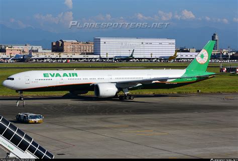 B 16737 EVA Airways Boeing 777 3ALER Photo By HUNG CHIA CHEN ID