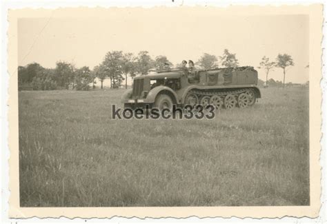 Foto Soldaten Der Wehrmacht Mit Panzer Halbkette Im Felde Motorraum Ge